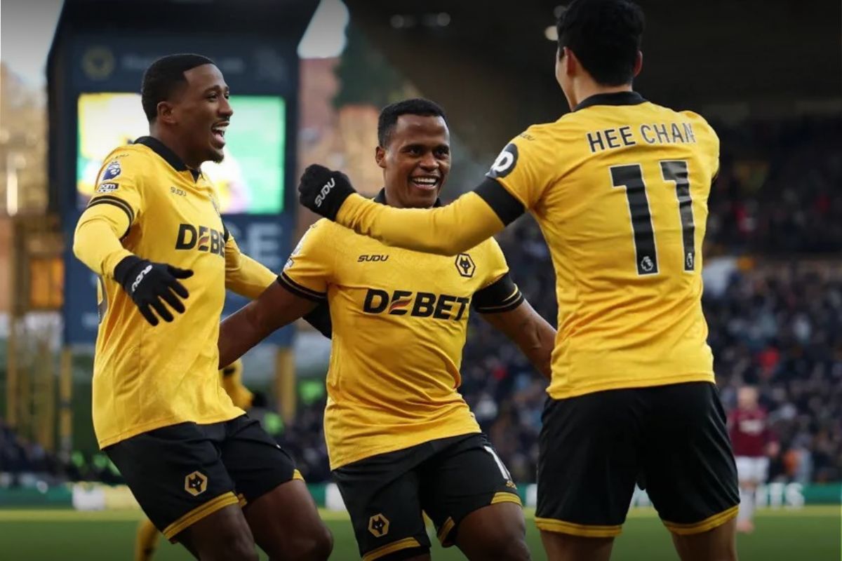 Hi, I’m Lewis, a season ticket holder in the Steve Bull. Always going with my dad and brother. Enjoying every moment apart from the odd few. FWAW.